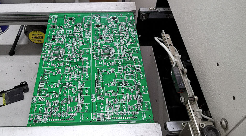 Каковы основные элементы обеспечения своевременной поставки заводов по производству печатных плат?