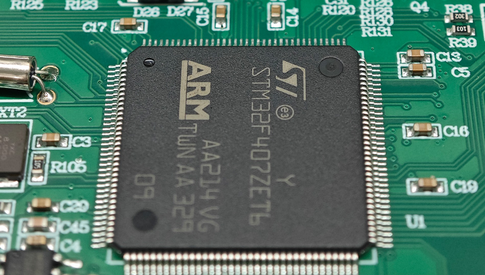 Как мы можем оптимизировать затраты на обработку печатных плат с помощью интеллектуальных систем управления производством?