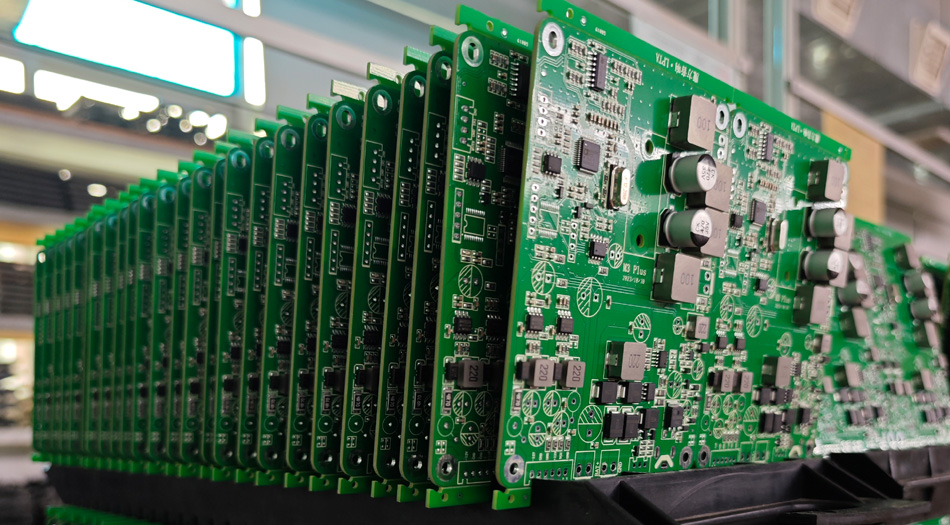 Управление производственными мощностями завода по производству печатных плат медицинского оборудования: стратегии борьбы с колебаниями заказов