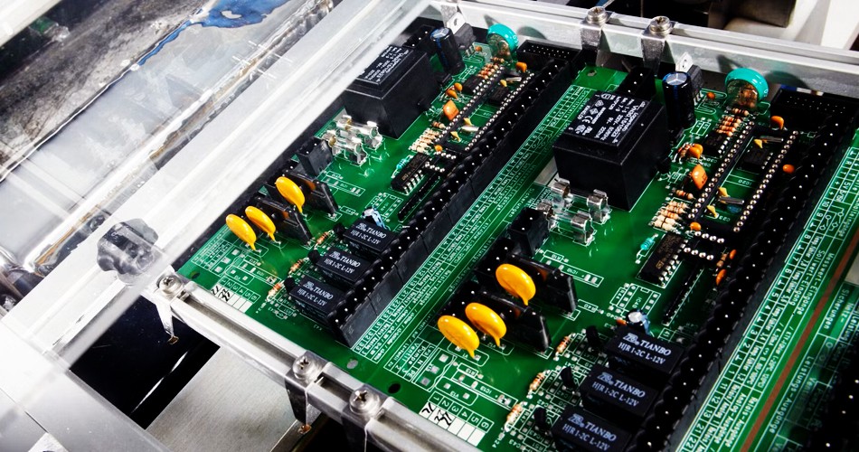 Изучение моделей сотрудничества и тенденций на мировых заводах по производству печатных плат.